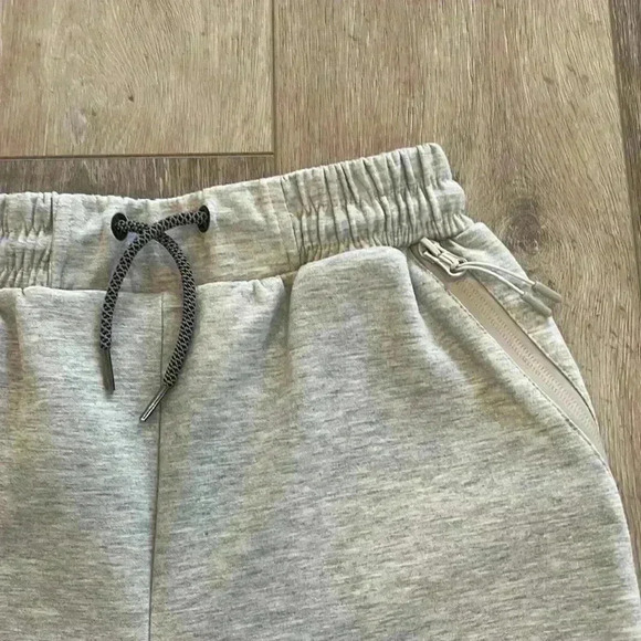 Men shorts with zipper pocket - Picture 3 of 6